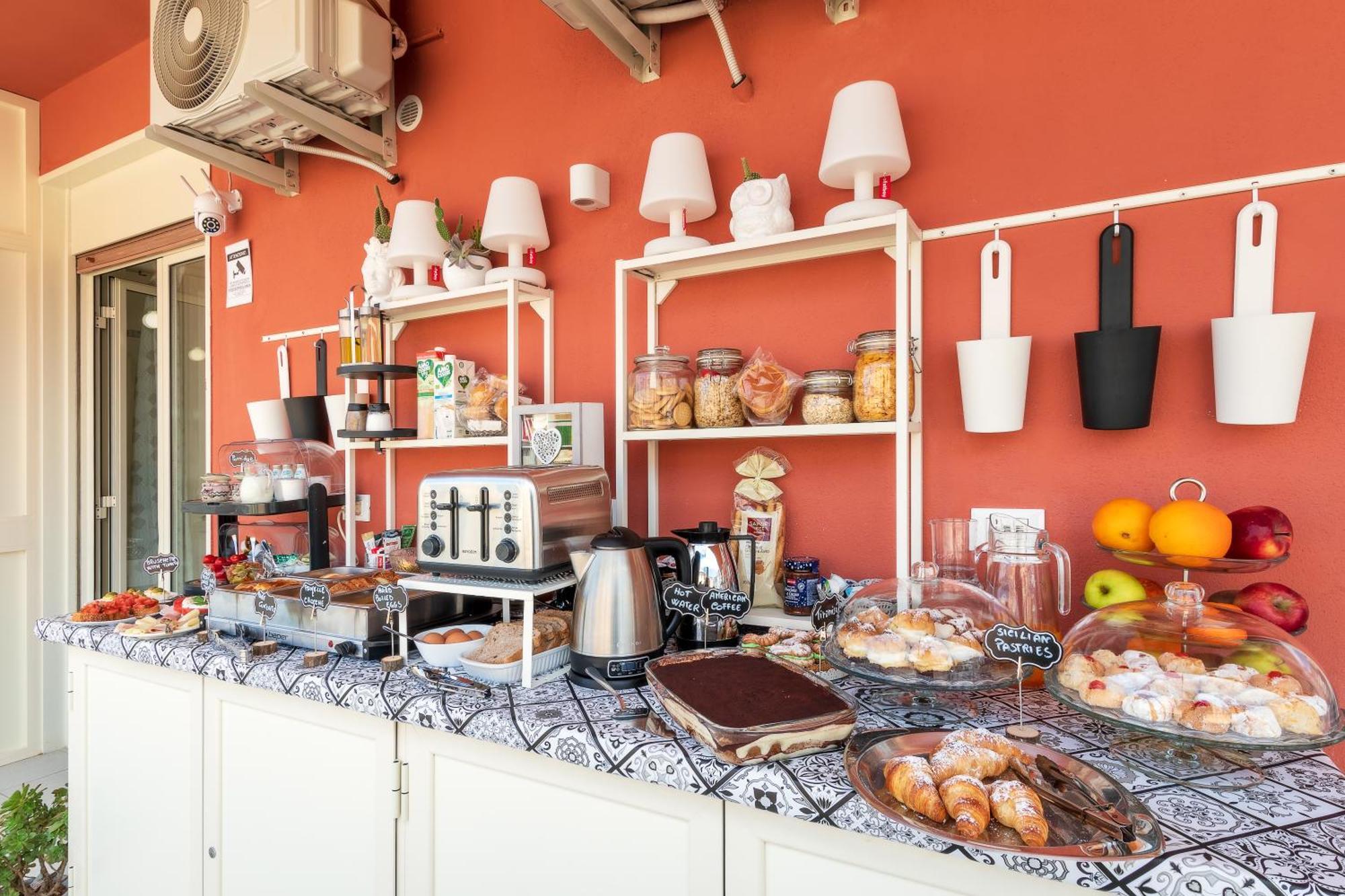 Ciccio Rooms And Breakfast - Self Check-In Palermo Dış mekan fotoğraf
